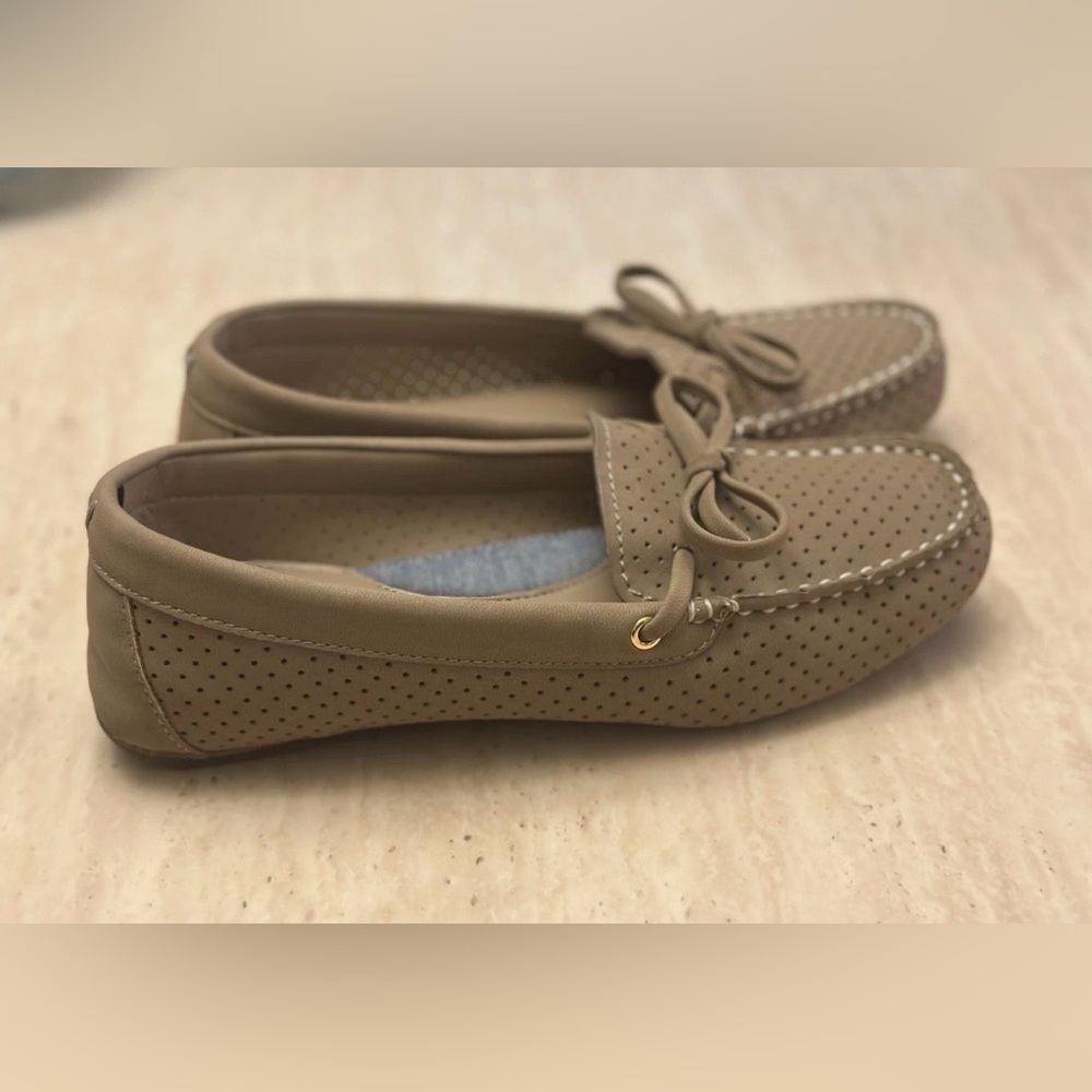 Tommy Hilfiger Womens Loafers Flat Slip-on Perforated Boat Shoes, Size 8 - Picture 3 of 7